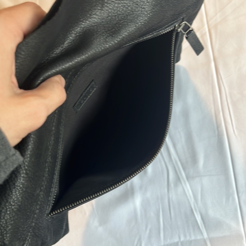 $150 Velvet by Graham & Spencer Pebbled Leather Clutch Bag Purse EUC - Picture 4 of 10